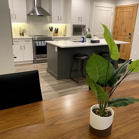 Luxury Unit In The Heart Of Canmore Bagian luar foto