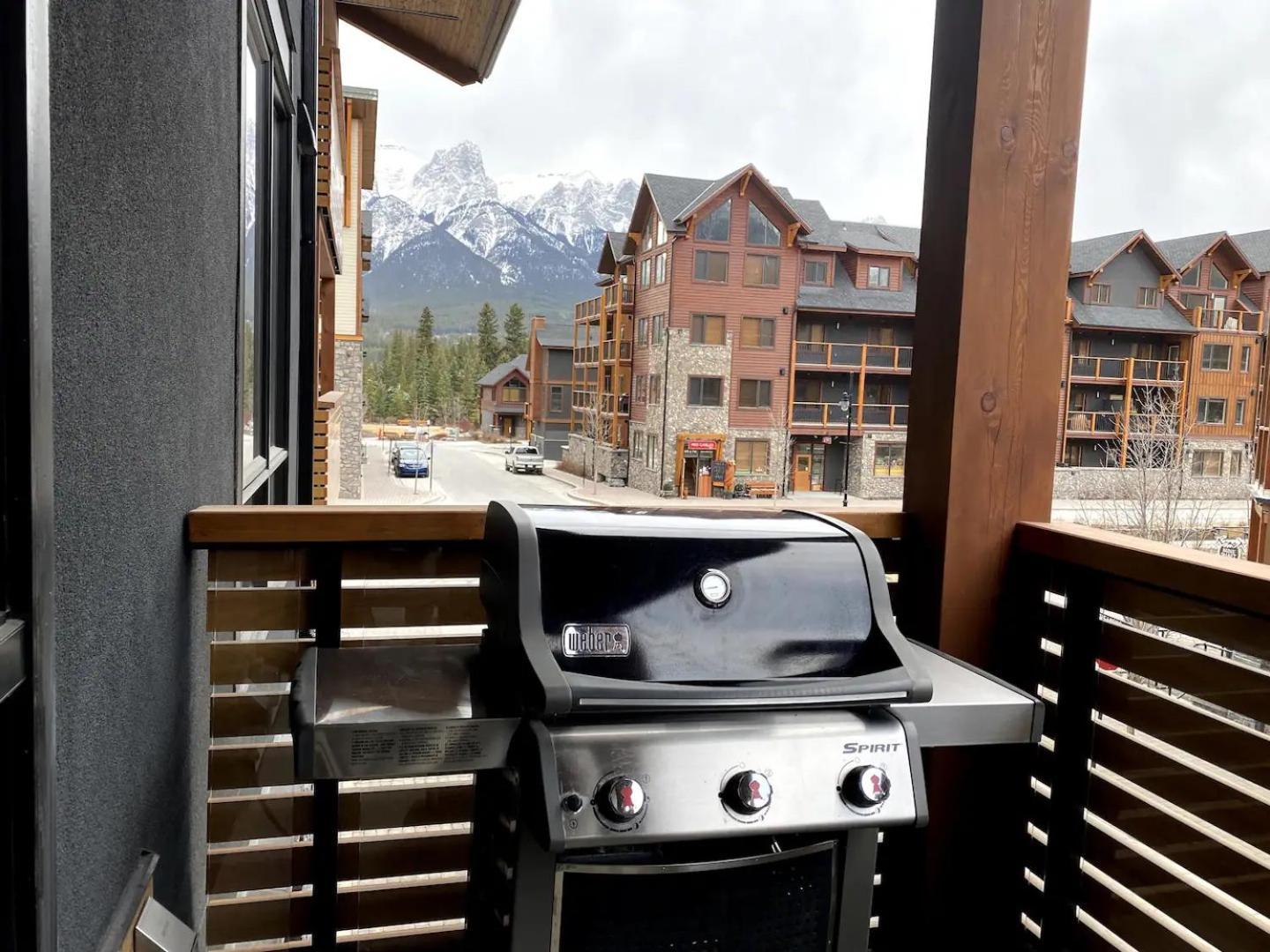 Luxury Unit In The Heart Of Canmore Bagian luar foto