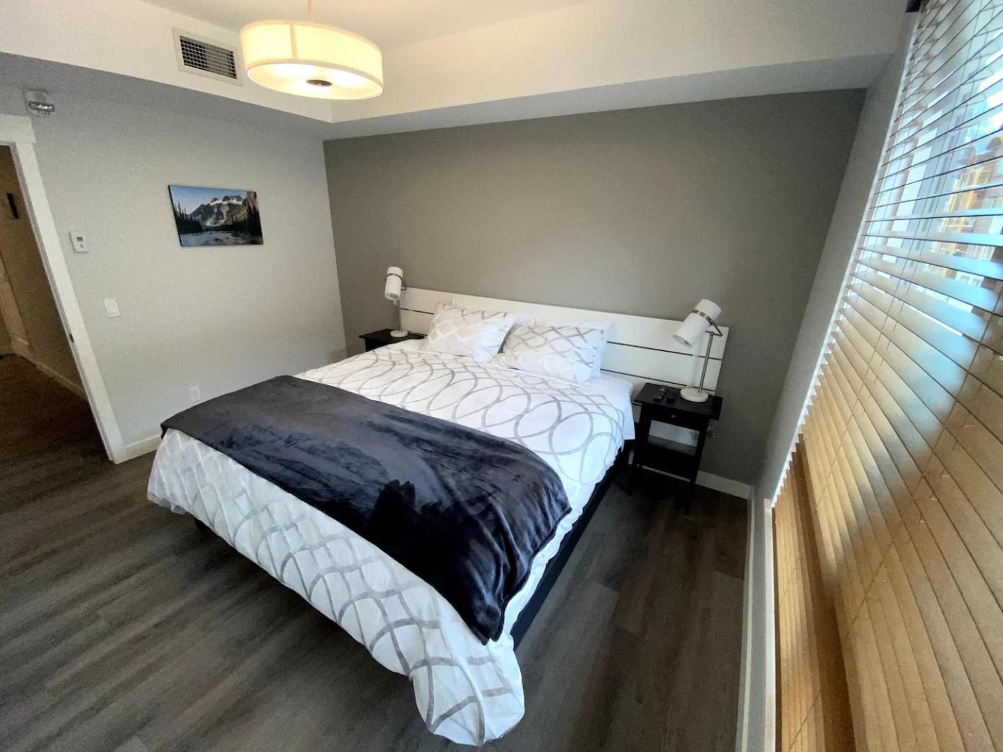 Luxury Unit In The Heart Of Canmore Bagian luar foto