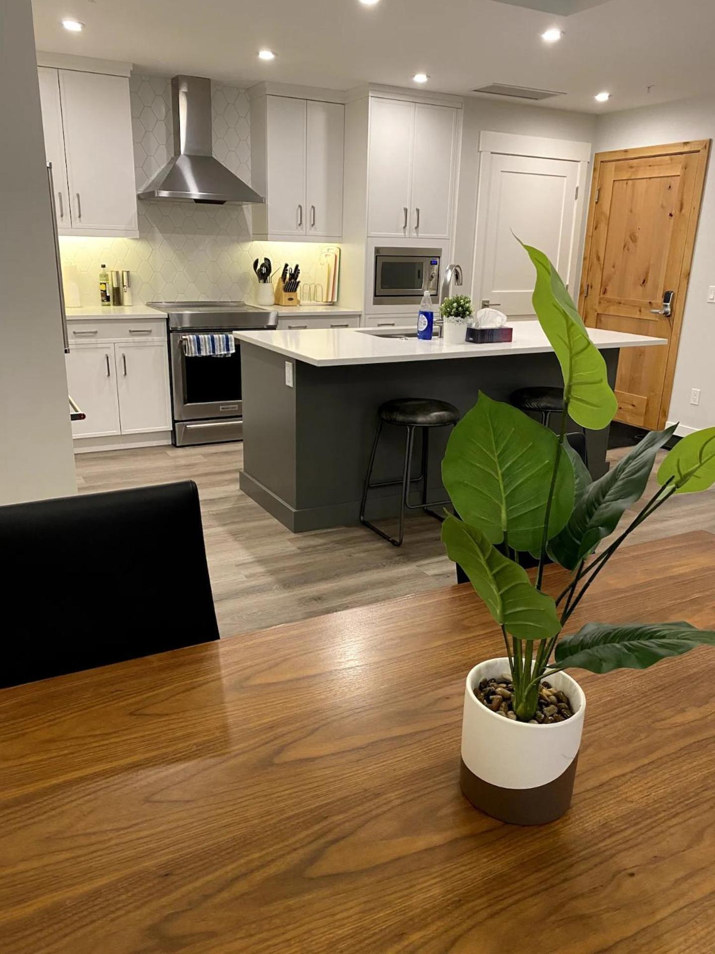 Luxury Unit In The Heart Of Canmore Bagian luar foto