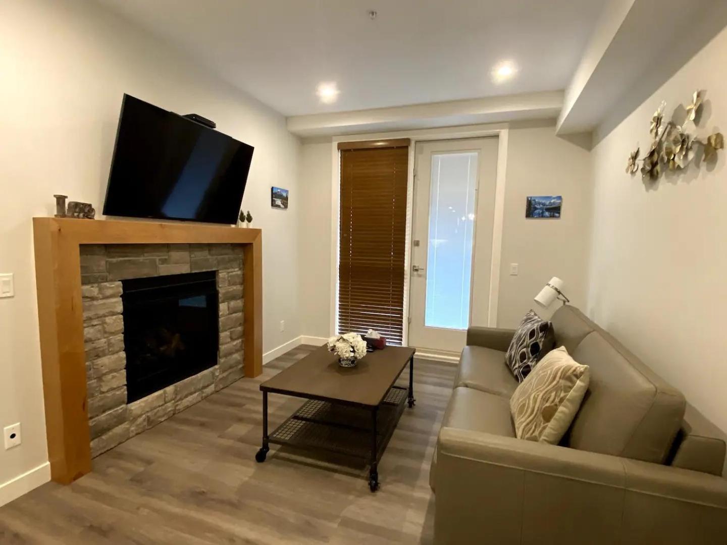 Luxury Unit In The Heart Of Canmore Bagian luar foto