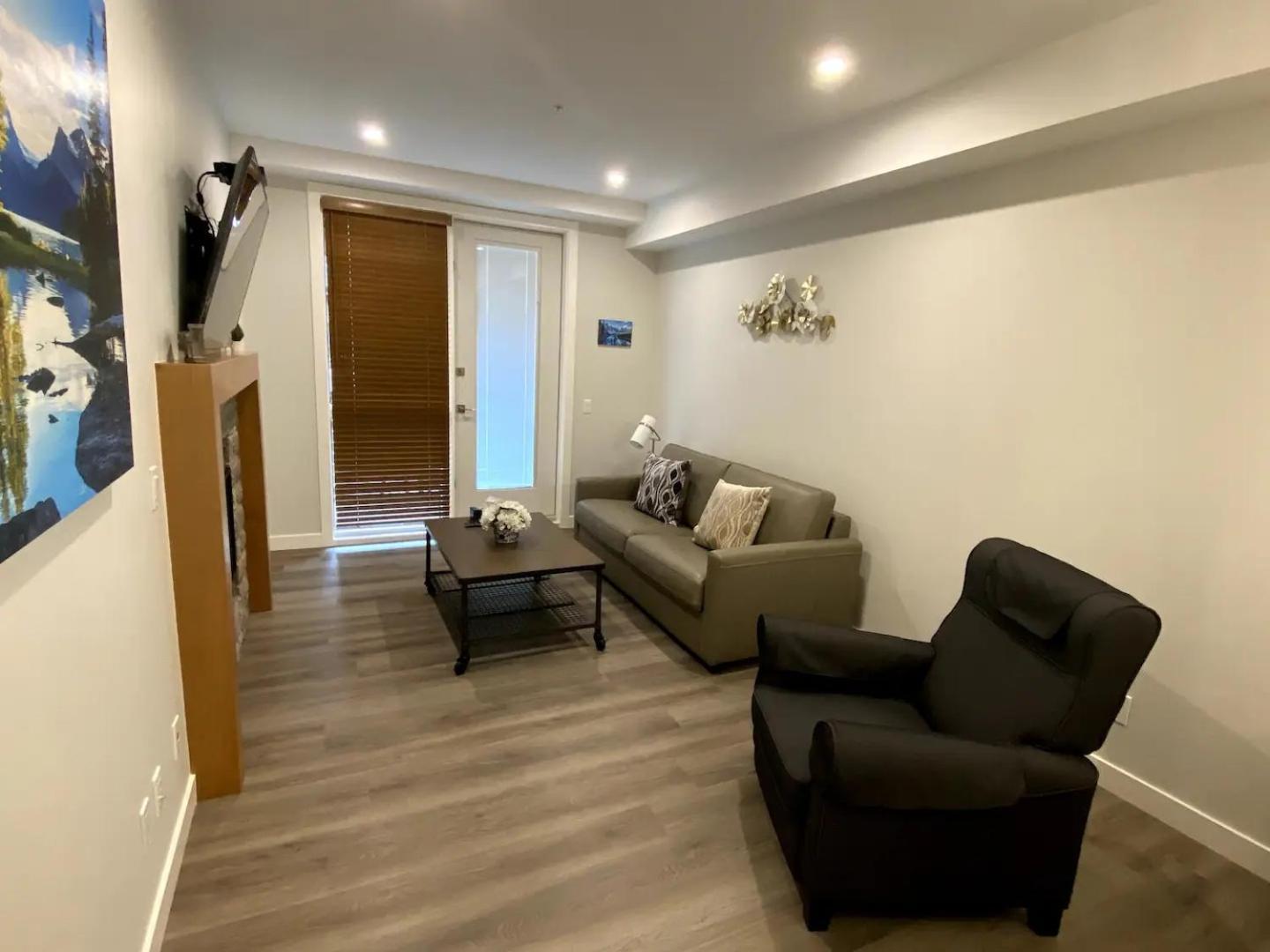 Luxury Unit In The Heart Of Canmore Bagian luar foto