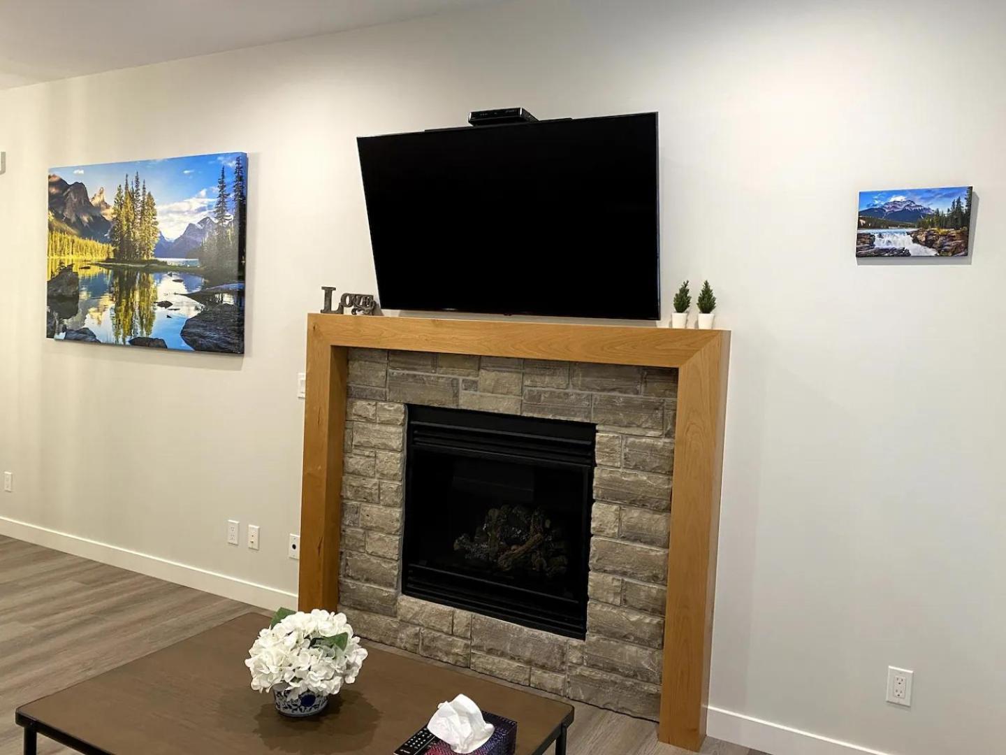 Luxury Unit In The Heart Of Canmore Bagian luar foto
